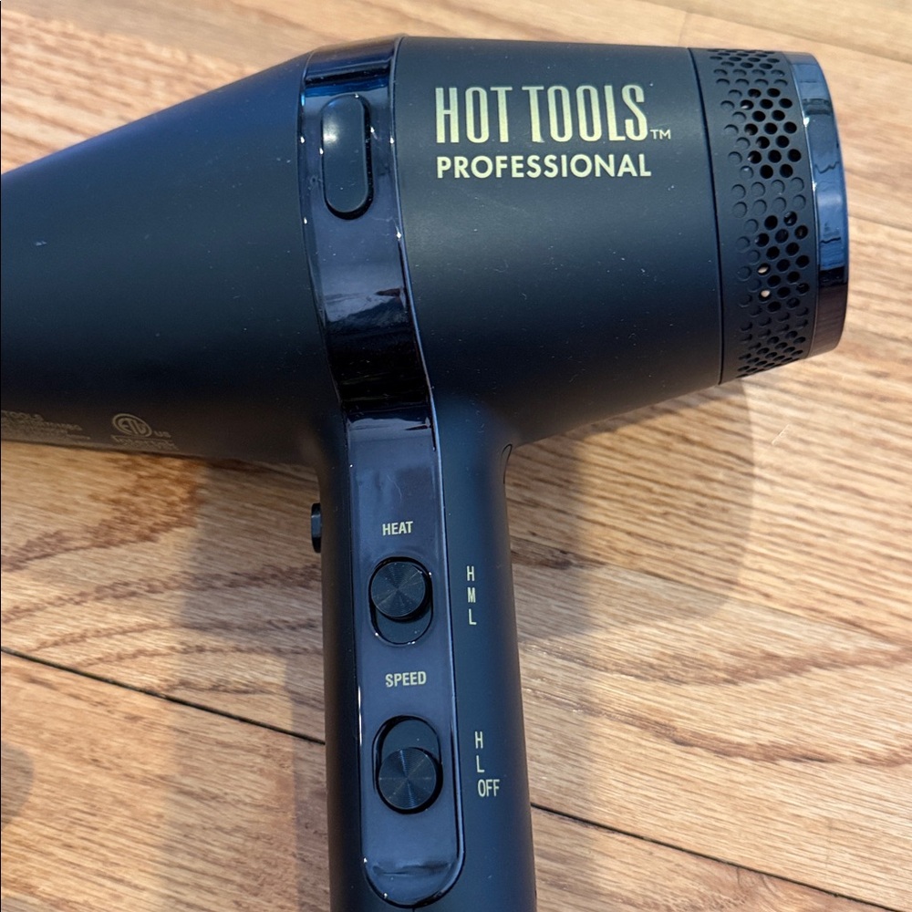 Hot Tools Professional Black Hair Dryer with Diffuser & Nozzle - great condition - Picture 2 of 3